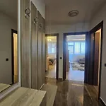 Urban Skyline Apartment *