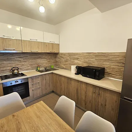 Urban Skyline Apartment *