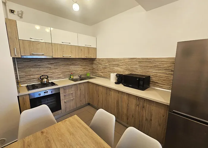 Urban Skyline Apartment *