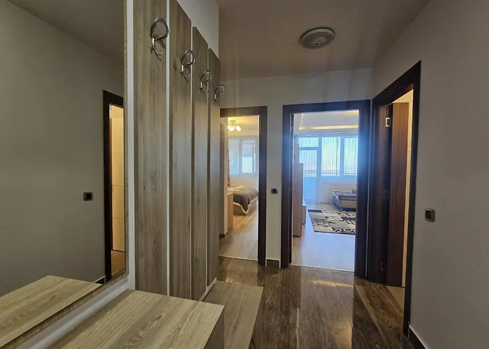 Urban Skyline Apartment *