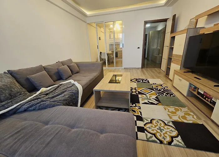 Urban Skyline Apartment *