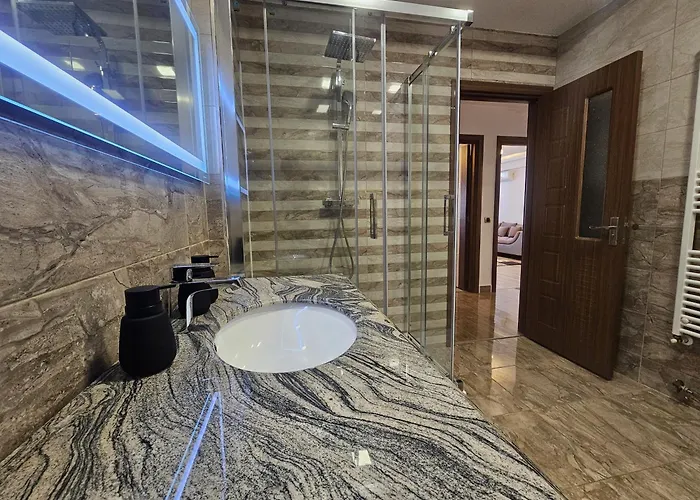 Urban Skyline Apartment *